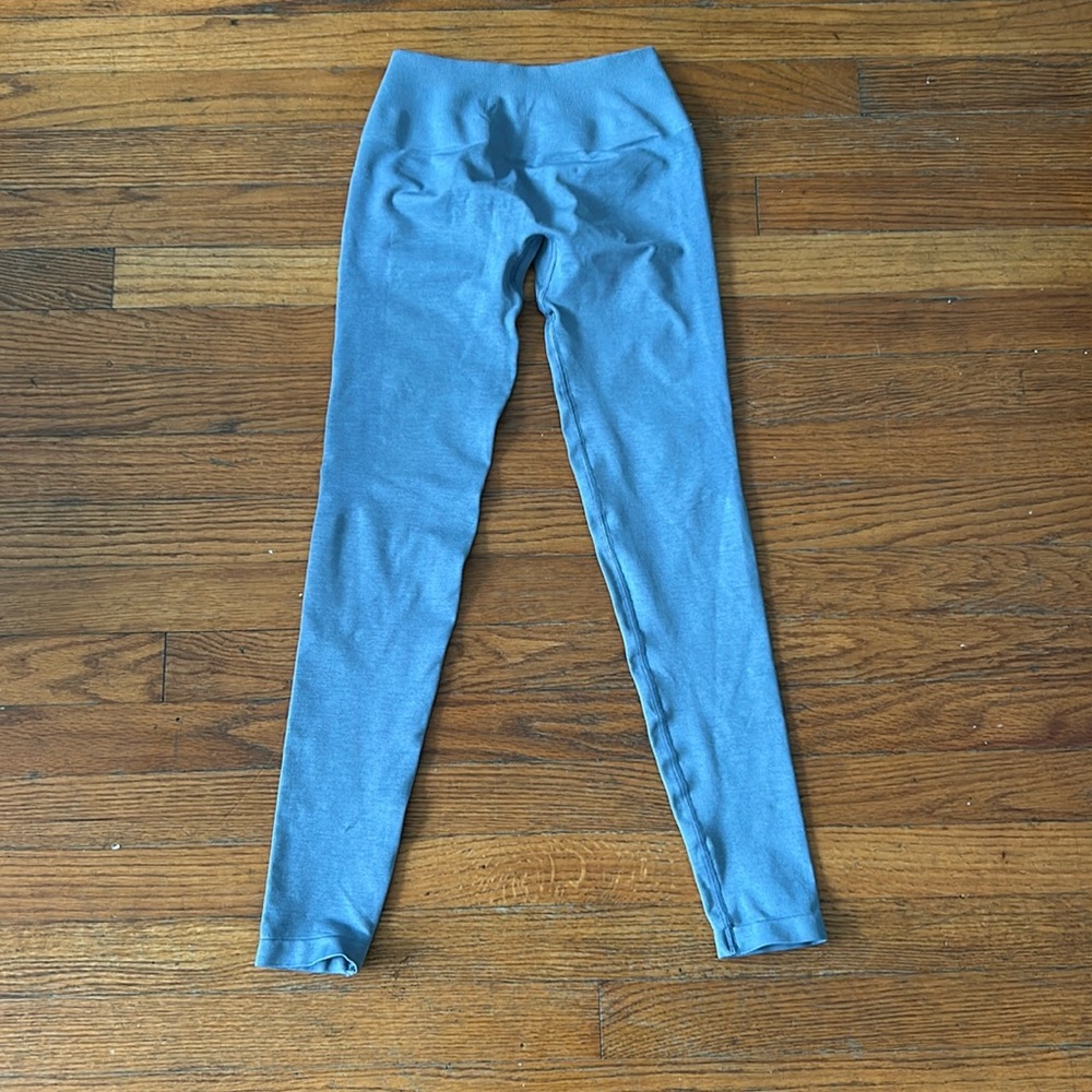 Low rise butt scrunch pale blue Alphalete leggings
